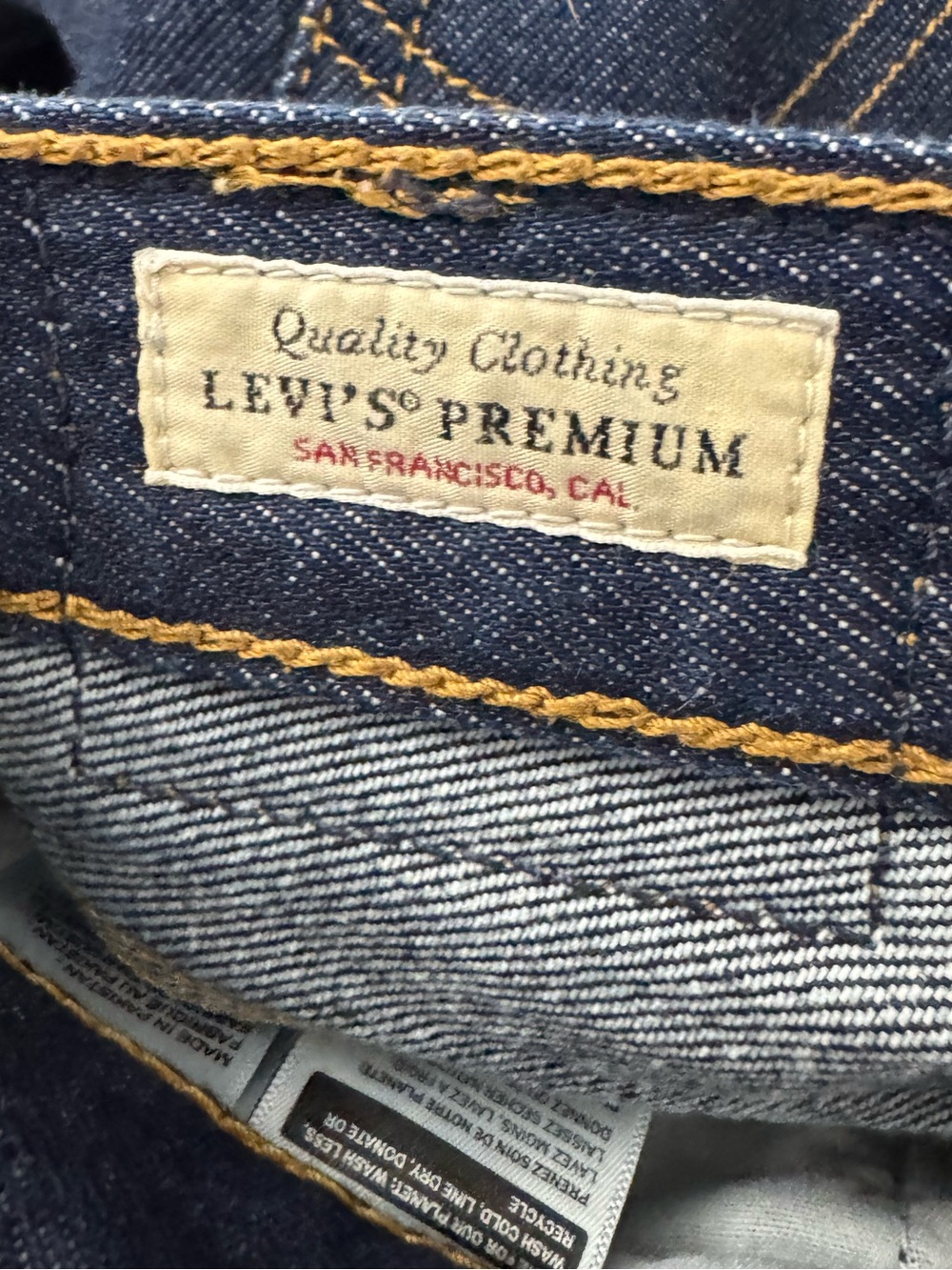 Levi’s Premium Ribcage Wide Leg Dark Wash Size 28 - Picture 4 of 5